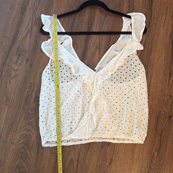 Free People Women's Ivory Eyelet Ruffle V-Neck Blouse Size Small - Picture 9 of 10
